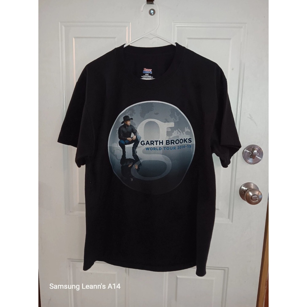 GARTH BROOKS, WORLD TOUR, 2014/2015 T - SHIRT, MENS, SIZE LARGE